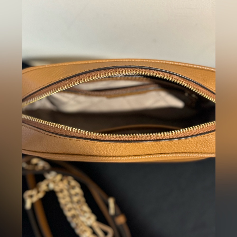 Michael Kors Cross Body - Picture 3 of 3